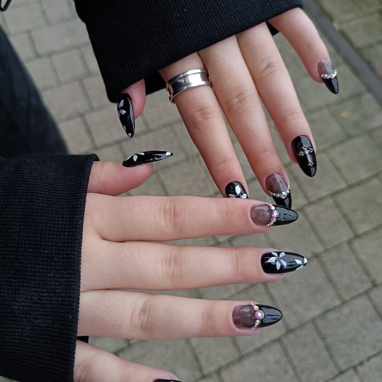 Inspiracja nail art — manicure hybrydowy Symbol Kraków