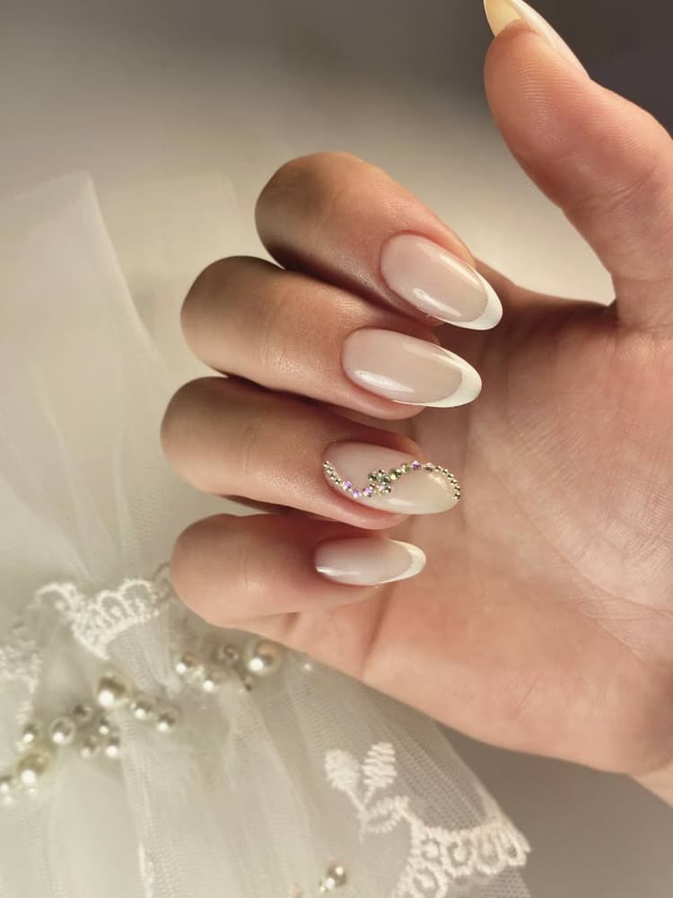 Manicure ślubny hybrydowy Kraków — Symbol salon paznokci